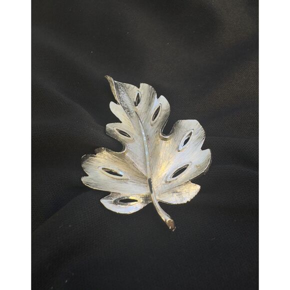 VintageLeaf Brooch - Signed BSK - Picture 2 of 4
